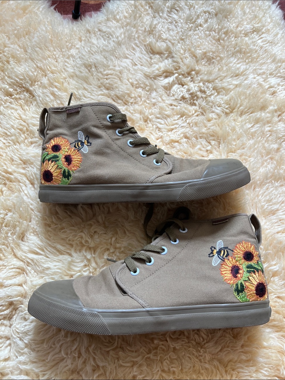 BANGS Women's Khaki Bee Sunflower Embroidered High-Top Canvas Sneakers